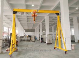 可升降龍門(mén)架起重機(jī)